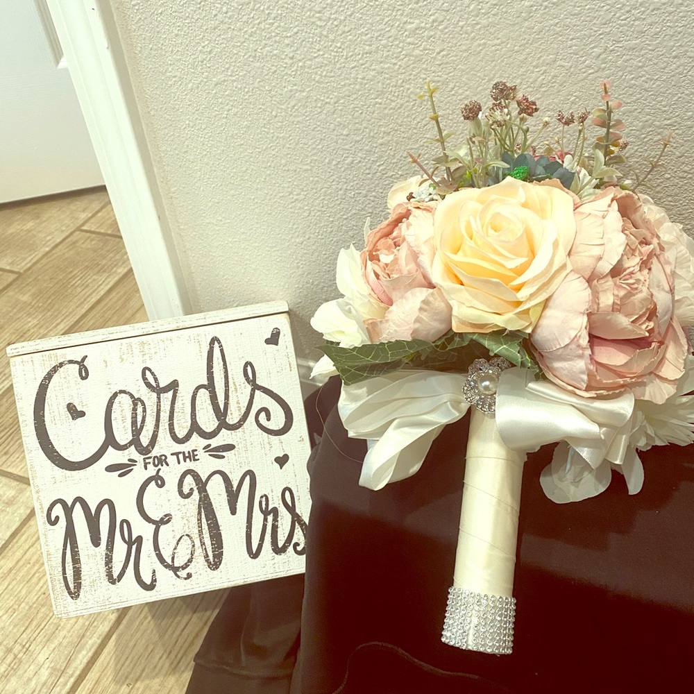 Wedding Bouquet and Mr and Mts card box